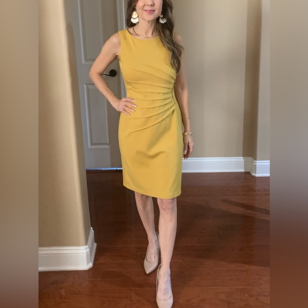 Ivanka Trump Yellow Dress Pleated Sleeveless Bling‎ Buckle Scuba  Size 2